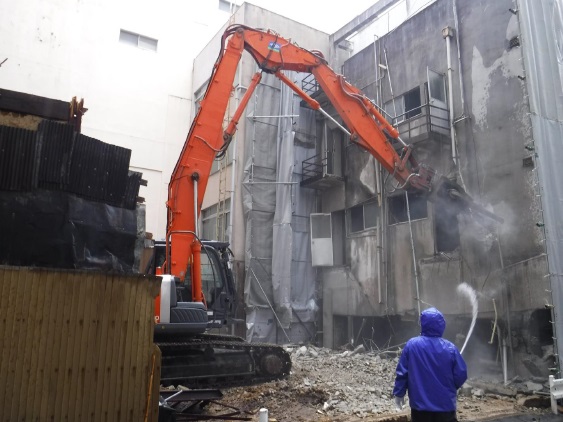 解体作業中写真：Tビル様（鉄骨鉄筋コンクリート造4階建て、木造2階建て）｜名古屋市中区