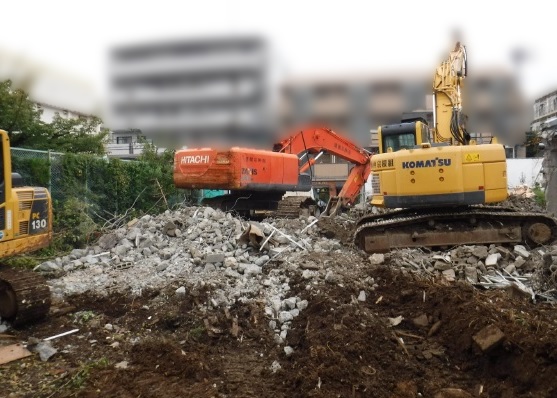 解体作業中写真：コーポH様（RC造4階建て ＋ 平屋）｜名古屋市東区