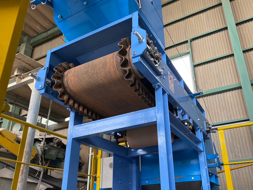 廃瓦リサイクル_磁選機①