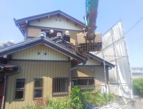 解体作業中写真：愛知県北名古屋市　S様邸（木造2階建　2棟）｜愛知県北名古屋市